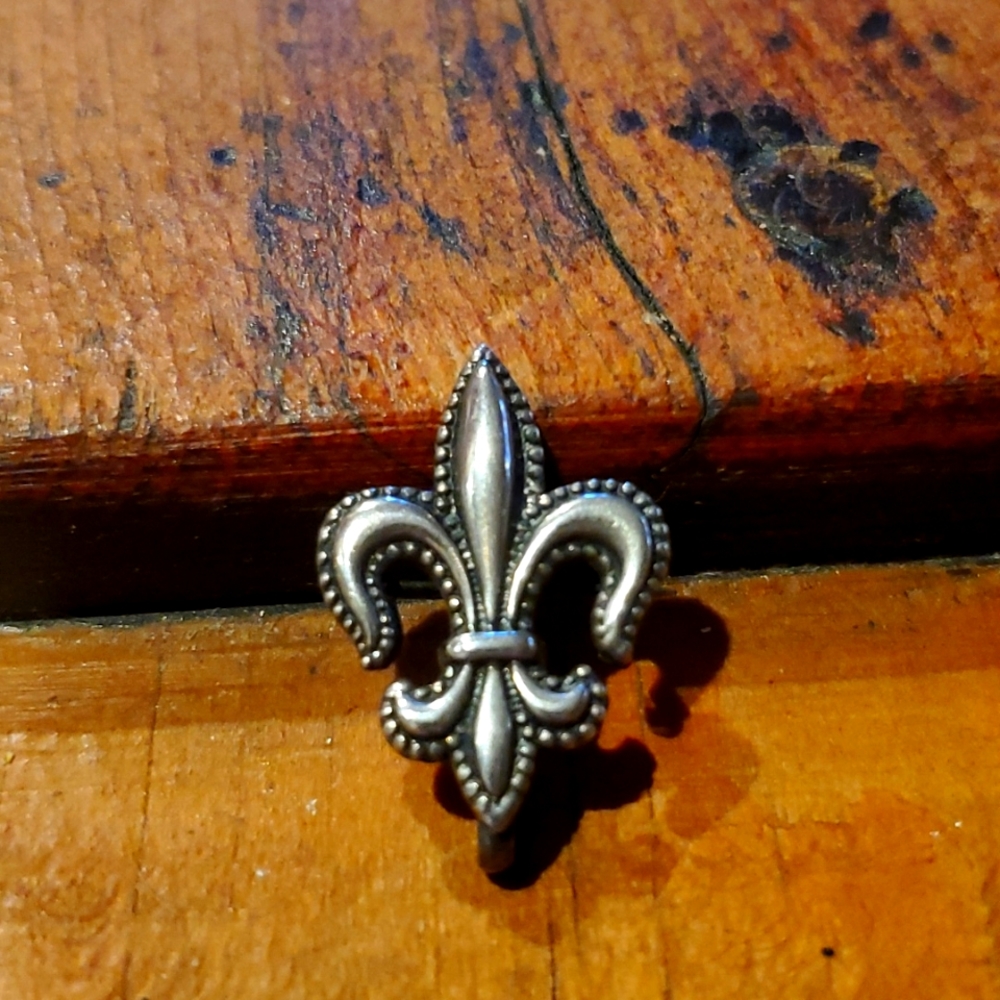 Fleur de lis Sterling pin Antique beauty